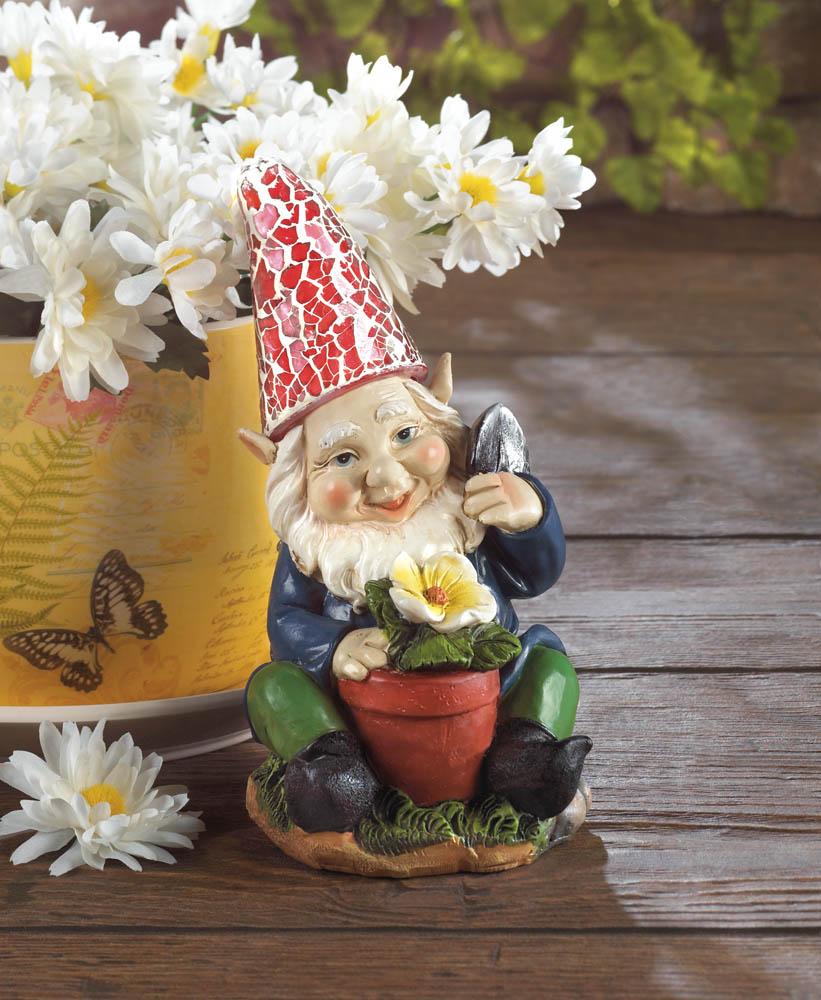 Gardening Gnome Solar Garden Statue - UNQFurniture